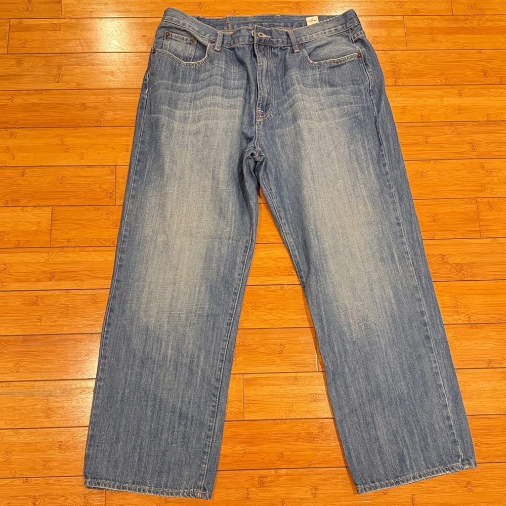 NWOT Lucky Brand men’s 38x30 Light Blue Relaxed Jeans